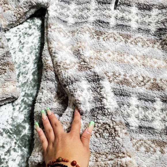 Cabin Fever by Ramatex Sherpa Pullover - Picture 8 of 8